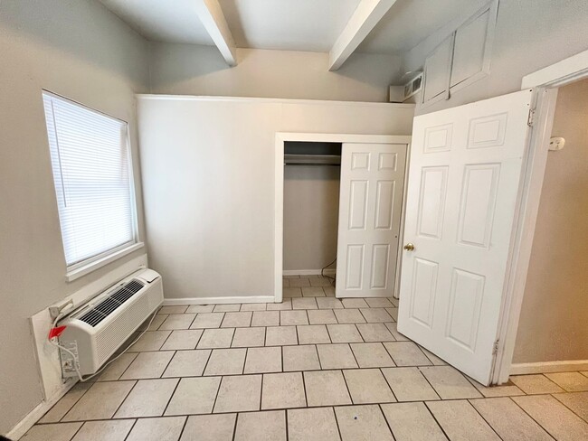 Photo - 2222 Zabel Dr Unit C