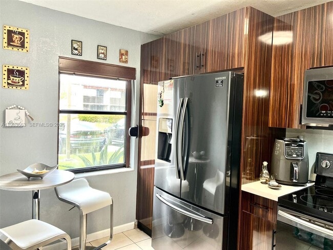 Photo - 11304 Taft St Unidad 11304