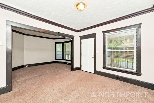 Photo - 10911 Hathaway Ave