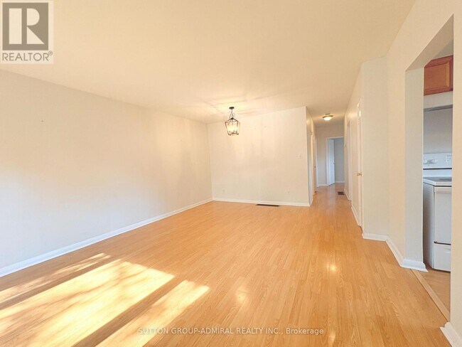 Photo - 319 Dovedale Dr