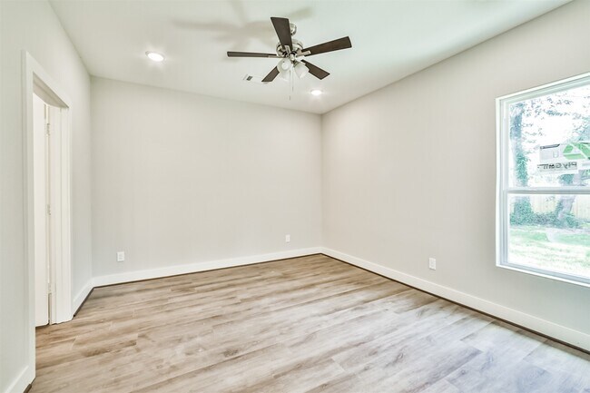 Photo - 420 Ave B