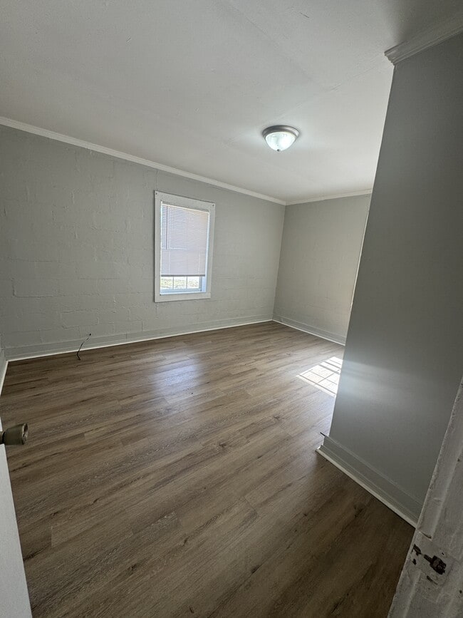 Photo - 1004 Duke St