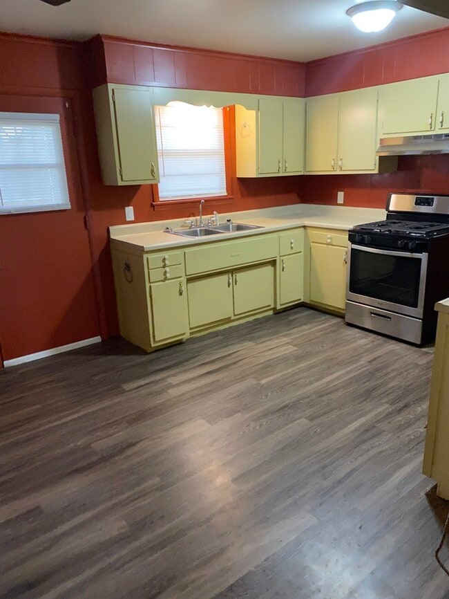 Photo - 2410 Martha Cir