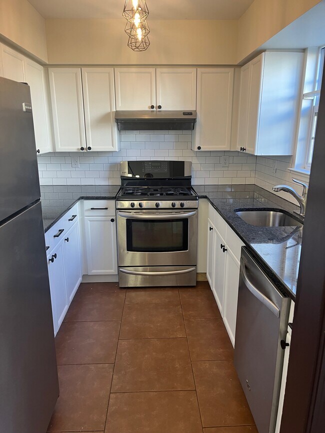 Kitchen - 5534 Rinker Cir Unit 5534 Rinker Circle