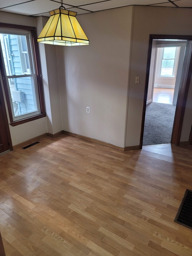 Building Photo - 549 N Front St Unit 2