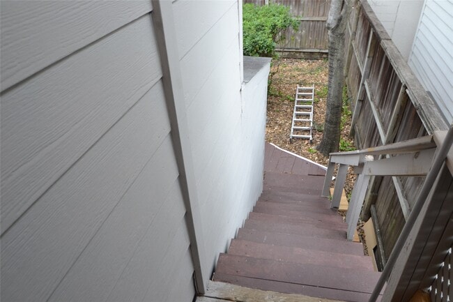 Photo - 211 Drew St Unit 2/1