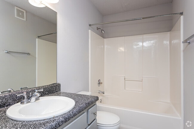 2BR, 2BA - 980SF
