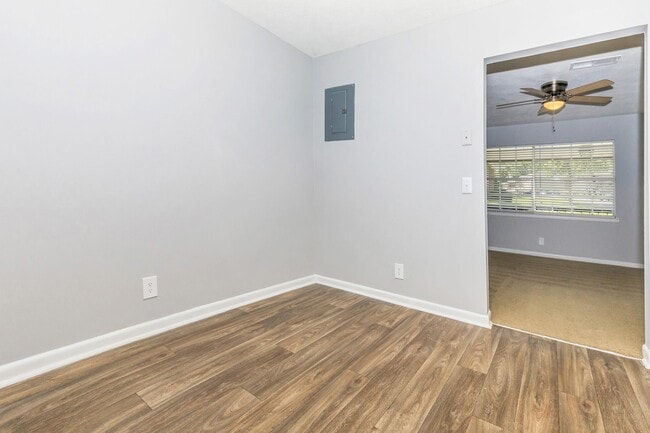 RENOVATED 2BRx1BA: kitchen/dining room