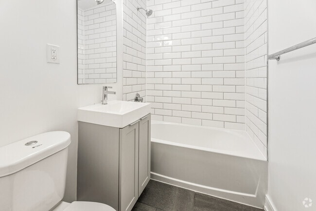 1 chambre, 1 salle de bain - 60 m² - Salle de bain - 619 Woodbine Avenue