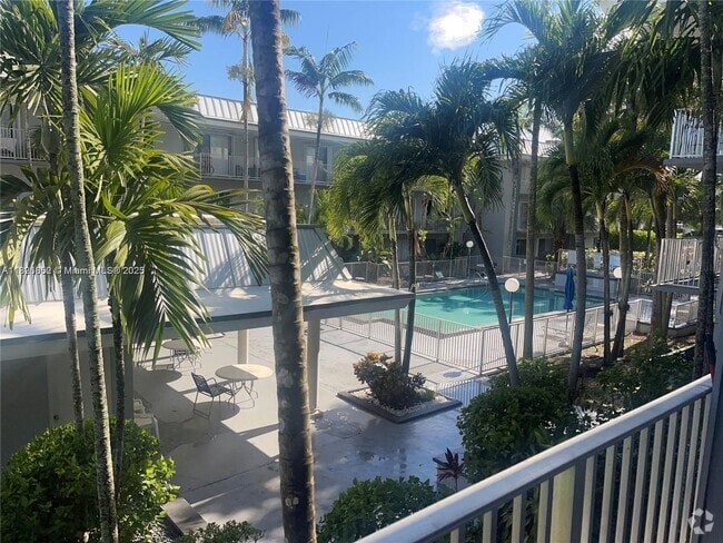 Building Photo - 7401 SW 82nd St Unit 210S Rental