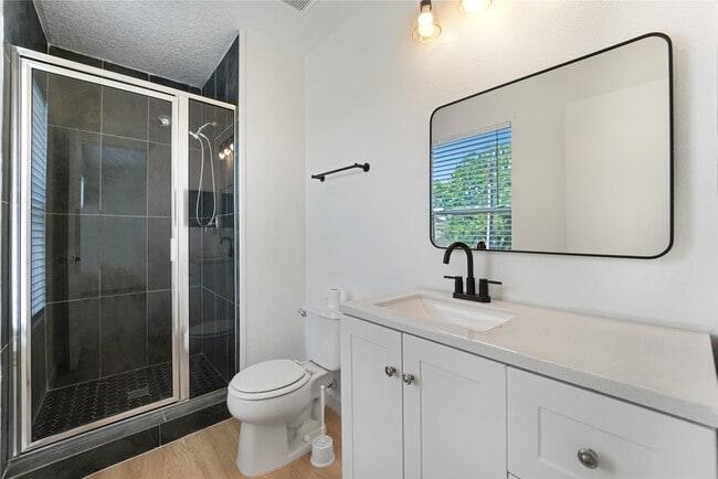 Photo - 1413 Featherstone St