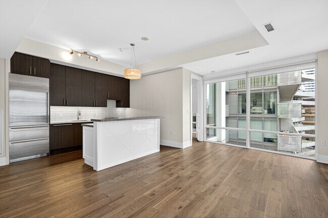 Photo - 29 Queens Quay E