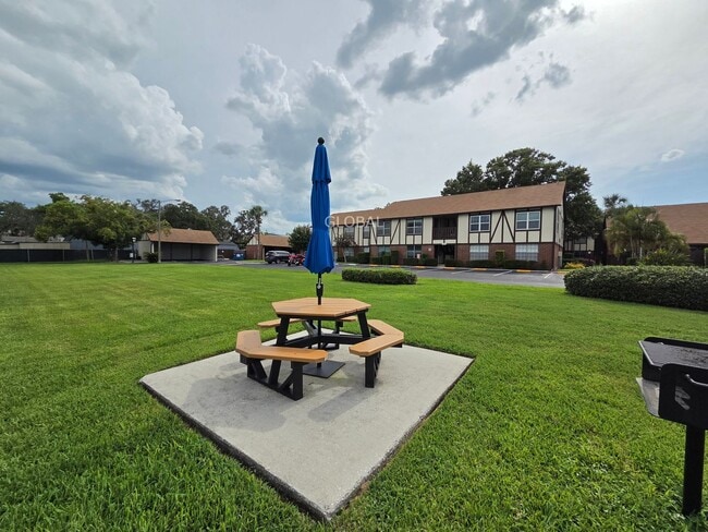 Photo - Lakefront First-Floor Condo in Camelot by ... Unidad N-13