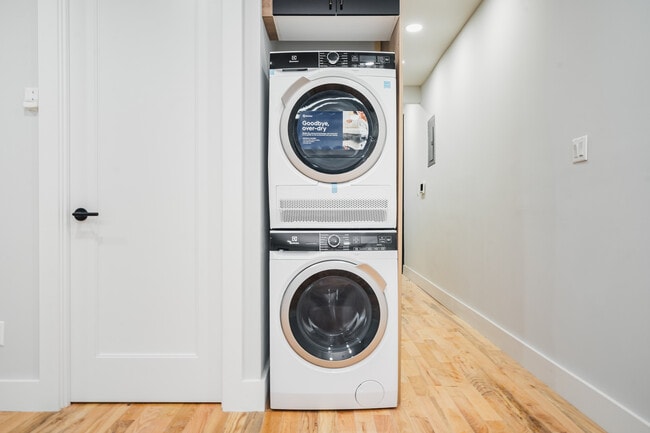 Photo - 657 E 187th St