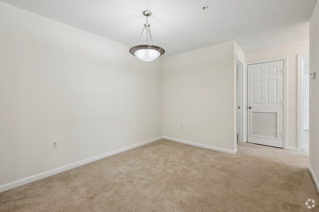 2BR, 1BA - 980SF - Dining Area - Cambridge Downs