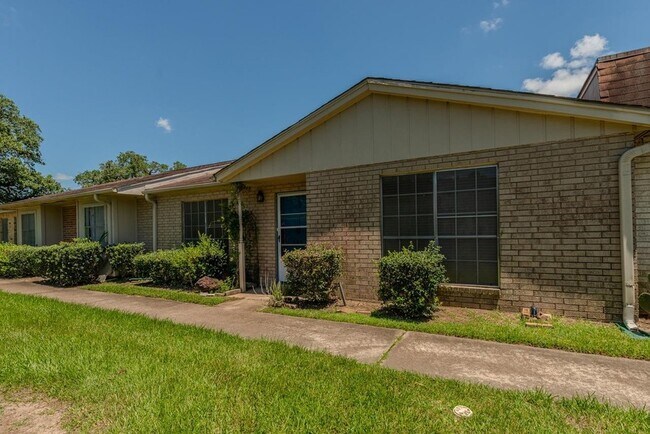 Photo - 349 Pinchback Rd
