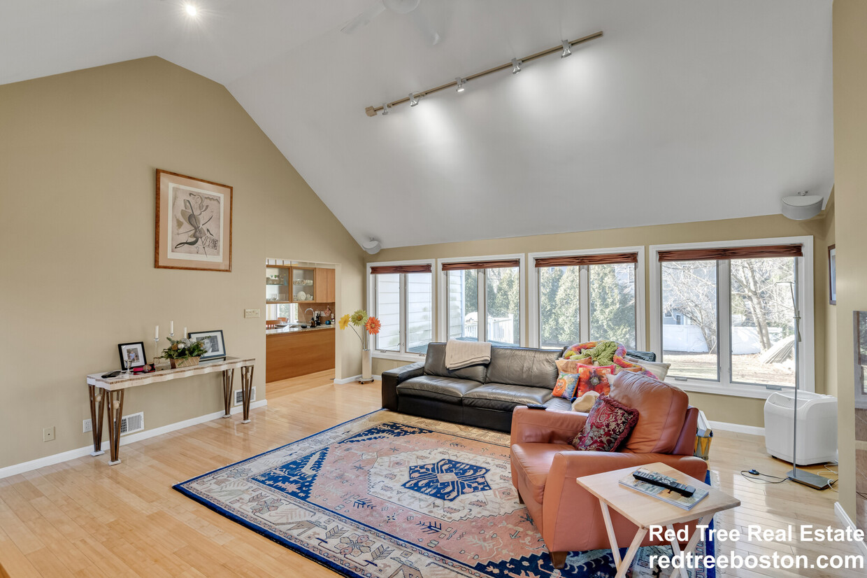 Photo - 829 Chestnut St (Waban, MA)
