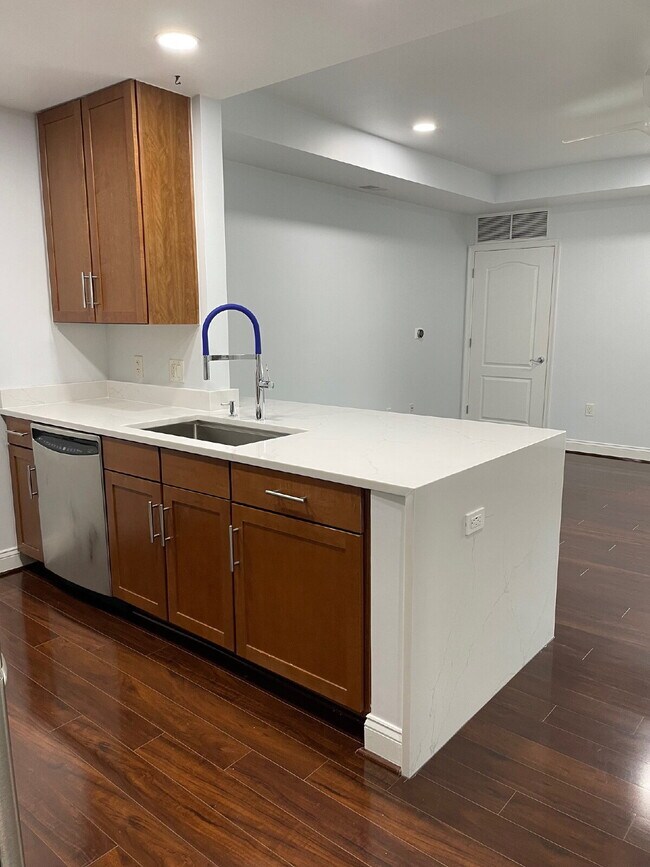 Photo - "Chic Urban Retreat: Stylish 1-Bed Condo w... Unit #429