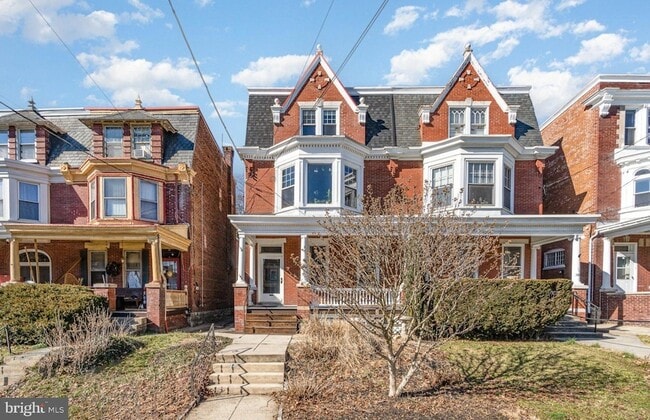 Photo - 340 College Ave Townhome