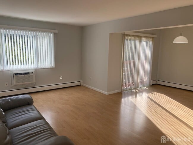 Building Photo - 15 Lake Ave Unit 1B Rental