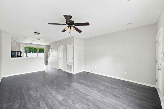 Photo - END-UNIT TOWNHOME FOR RENT IN GATED WYNCHASE AT FORE RANCH!