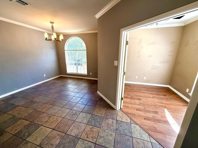 807 Windhurst