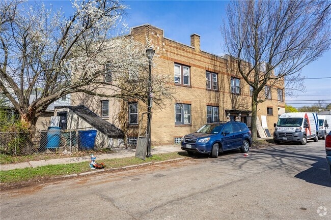 Building Photo - 85 Mapledale St Rental