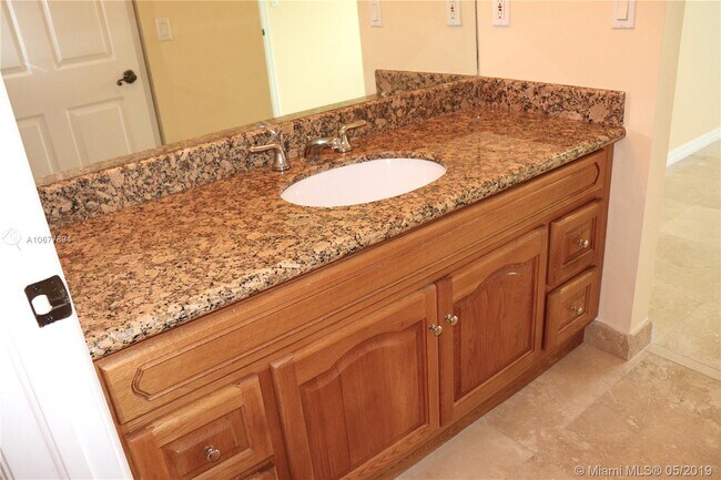 Photo - 3530 SW 22nd St Unidad 890