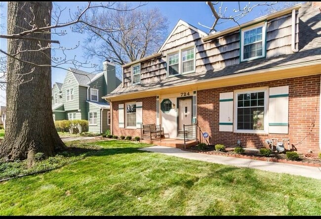 Photo - 724 W Gregory Blvd