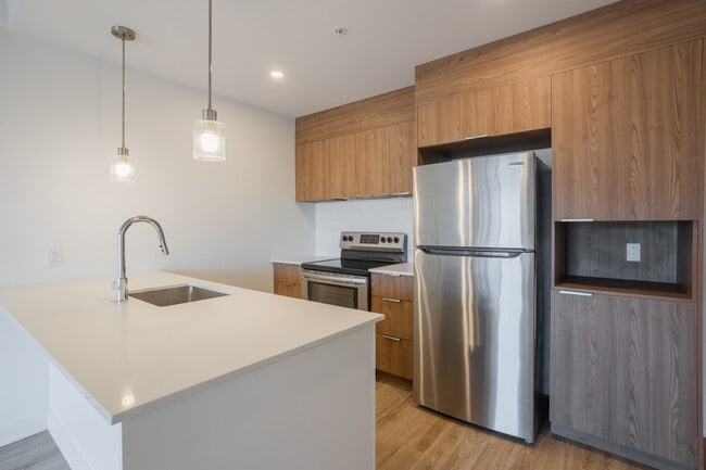 Photo - 2929 VICTORIA