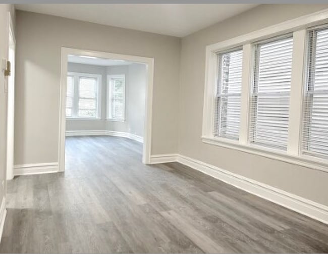 Building Photo - 2939 N Fairfield Ave Unit 1A