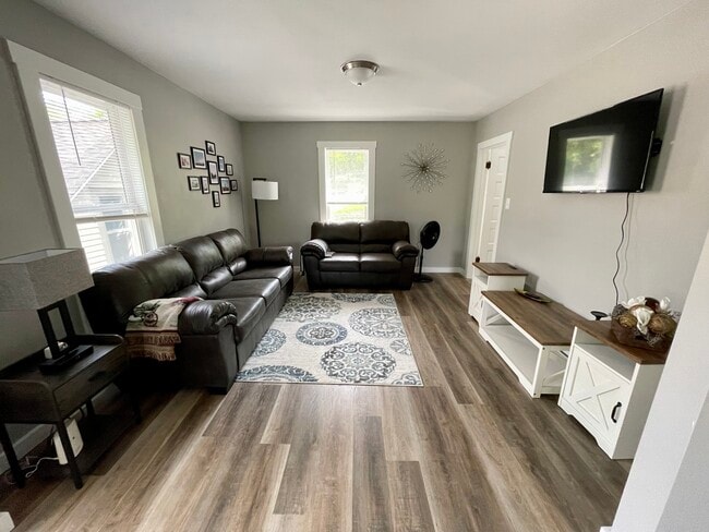 Building Photo - 601 Day St Unit 2