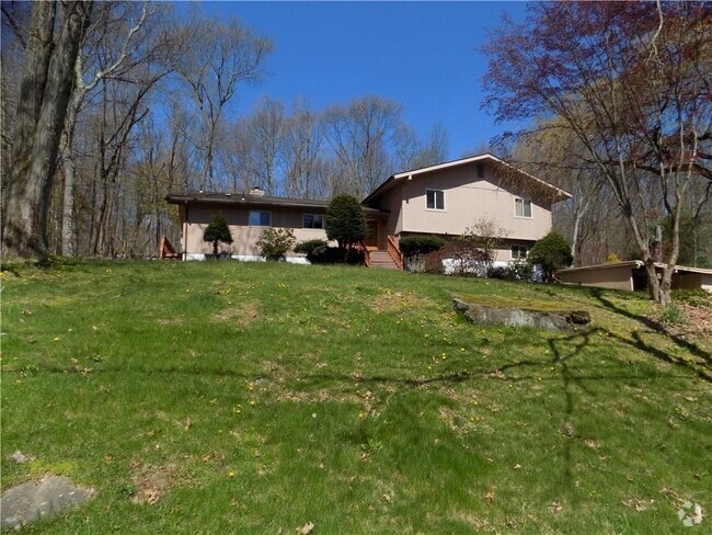 Building Photo - 7 Summit Ridge Rd Rental