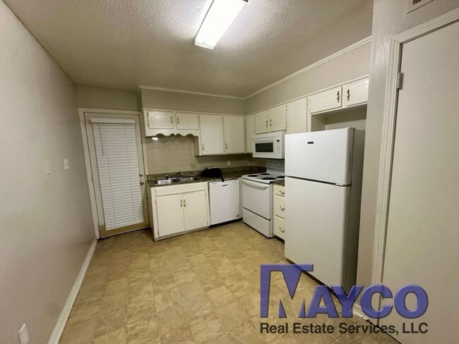 Photo - 2 bedroom downstairs unit at Grand Oaks Apartments! Unit 1680-2