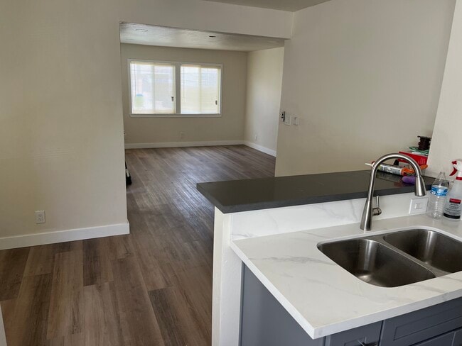 Photo - 2003 W Olympic Blvd