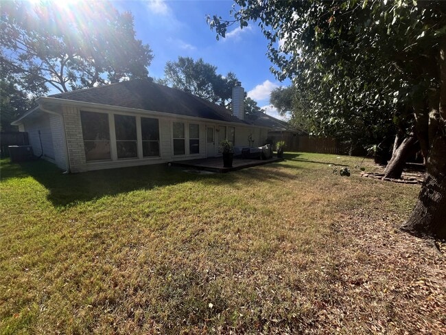 Building Photo - 15658 Pebble Lake Dr