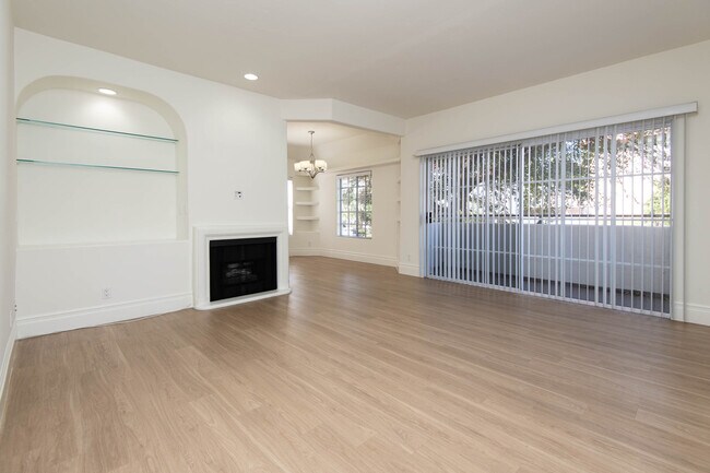 Photo - 10740 Woodbine