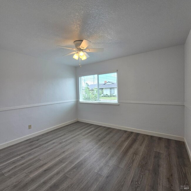 Photo - 102 Laurel St