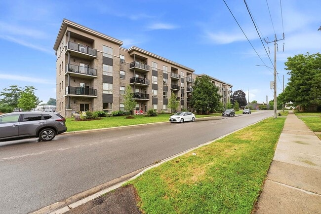 Building Photo - Oxford Haus Apartments