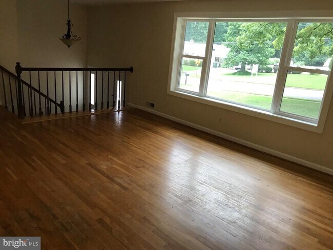 Photo - 113 Kingsley Rd SW