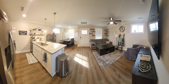 Building Photo - 1463 Southwest Blvd