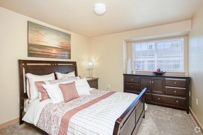 2BR, 2BA - 980 SF