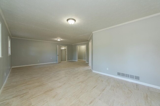 8909 Channing Dr