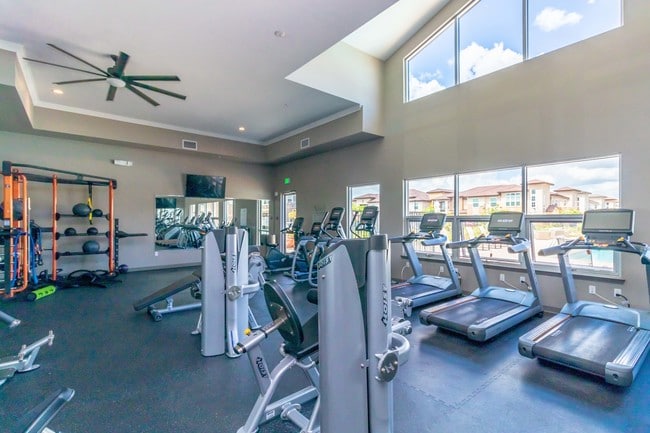 Photo - VASARI LUXURY APARTMENT HOMES