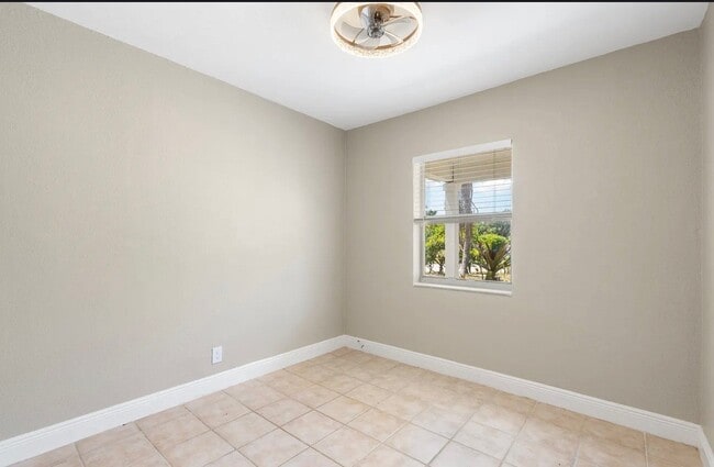 Photo - 376 W 14th St