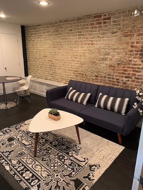 Photo - 2300 Ontario Rd NW