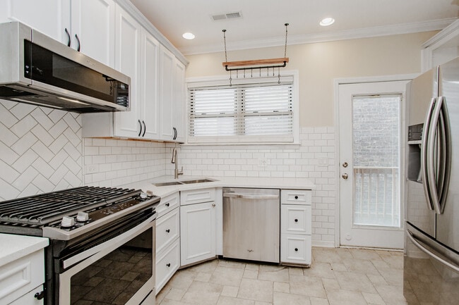 Photo - 1362 W Greenleaf Ave Unit 1362 W. Greenleaf, 3A