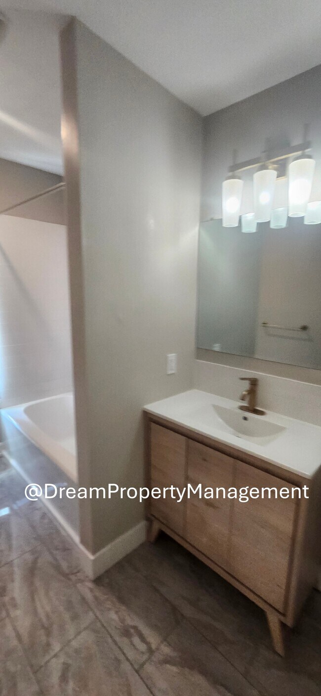 Photo - 420 Confederation St Unit 1 Upper