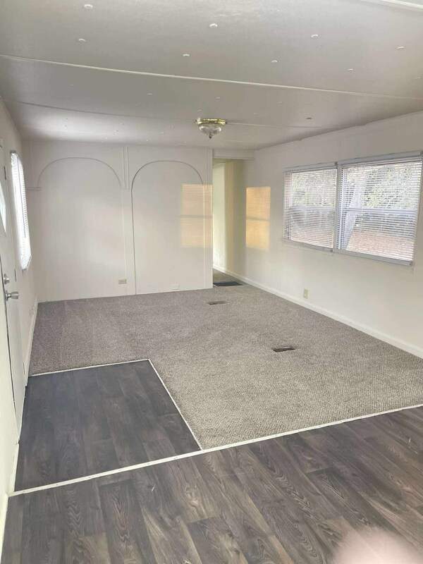 Photo - 400 Ball Park Rd