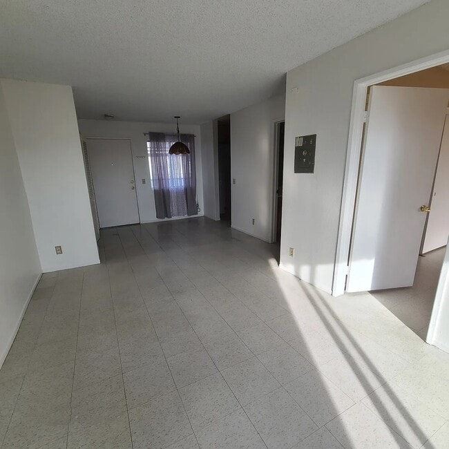 Photo - 390 Avenue 57